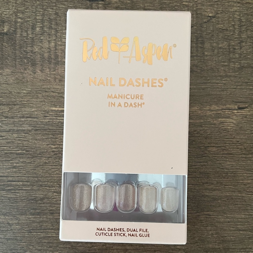 Red Aspen Press On Nails 💅🏽 Sparkling Sylvia ✨